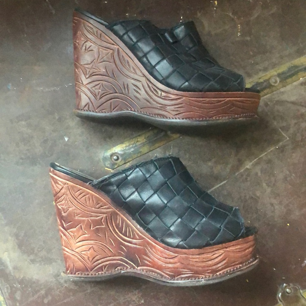 COPY - Zigi Soho Brandy Black Leather Tooled wedge